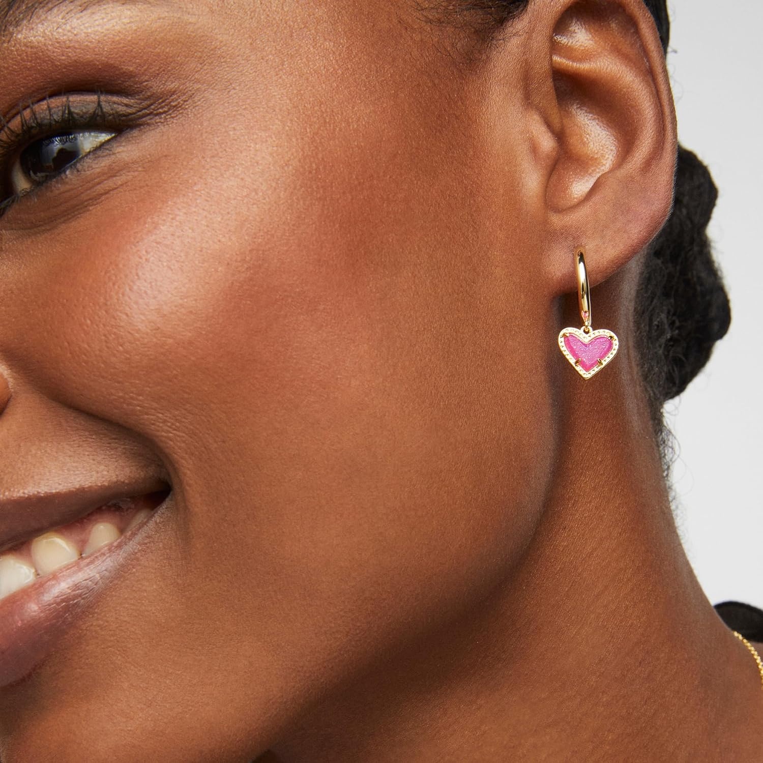 image:imageKendra Scott Ari Heart Huggie Earrings for Women Fashion JewelryGOLD HOT PINK DRUSY
